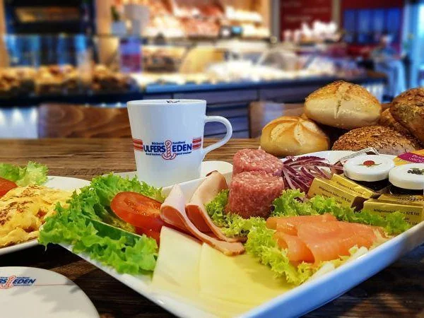 Bild 0: Bäckerei & Café im Famila